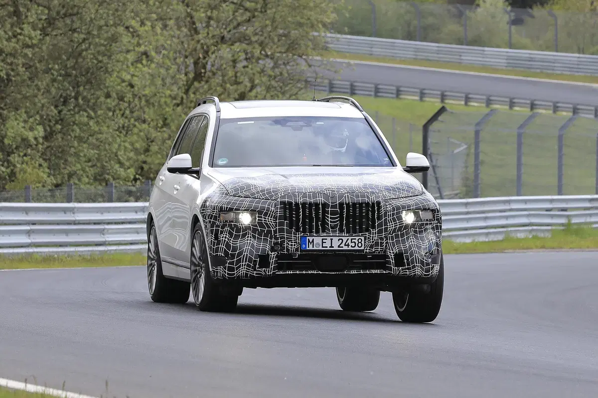 BMW X7 restyling, le foto spia  (2)