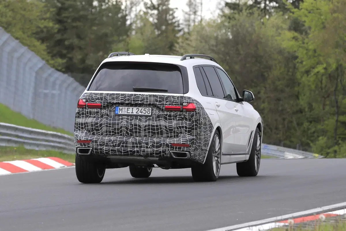 BMW X7 restyling, le foto spia  (4)