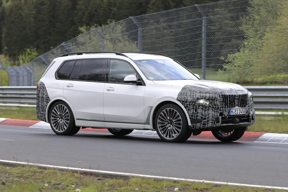 BMW X7 restyling, le foto spia  (6)