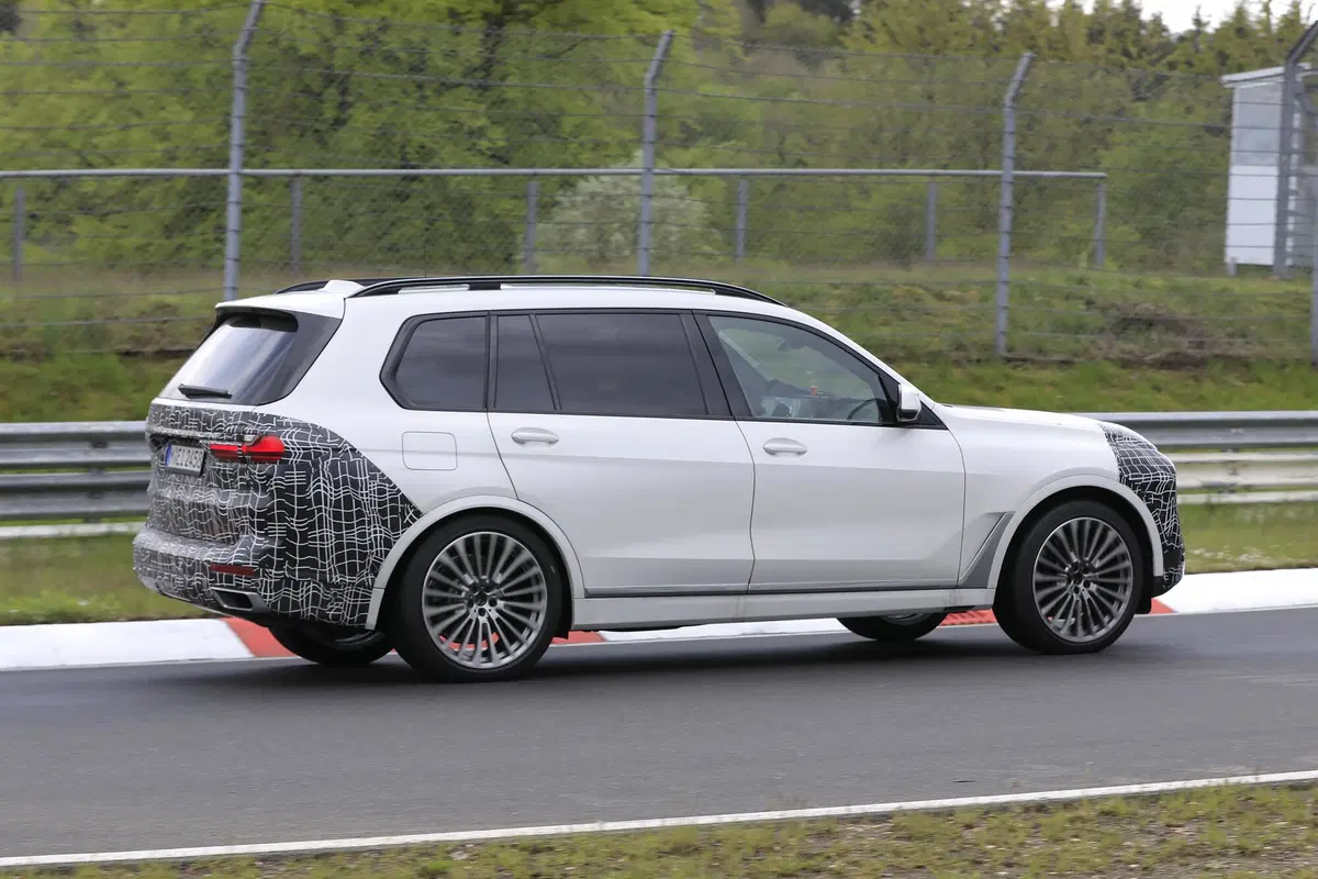BMW X7 restyling, le foto spia  (8)