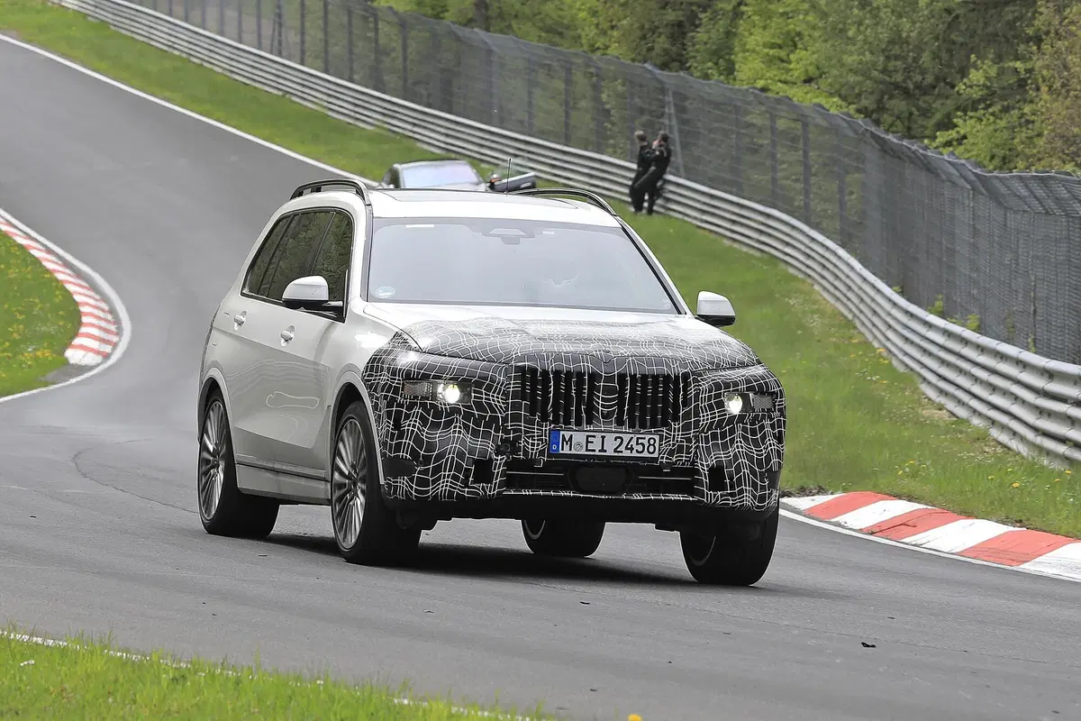 BMW X7 restyling, le foto spia  (9)