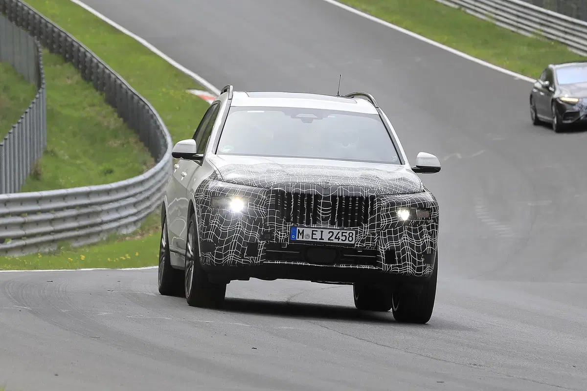 BMW X7 restyling, le foto spia  (10)