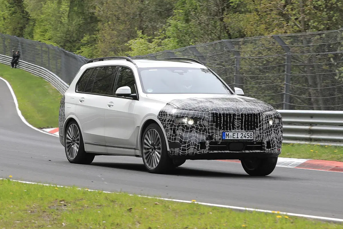 BMW X7 restyling, le foto spia  (12)