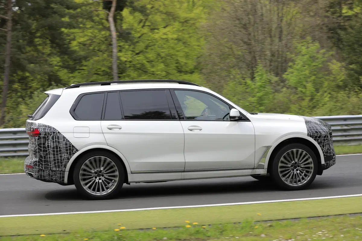 BMW X7 restyling, le foto spia  (13)