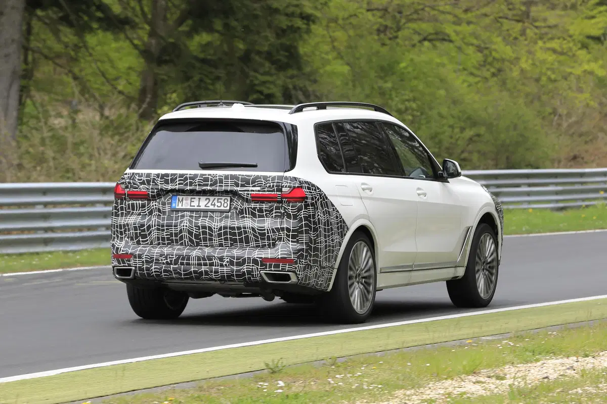 BMW X7 restyling, le foto spia  (16)