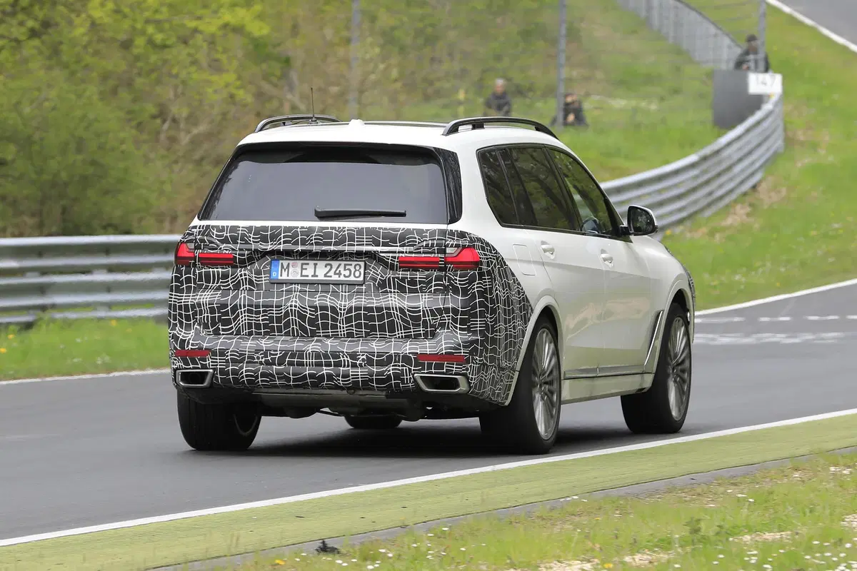 BMW X7 restyling, le foto spia  (17)