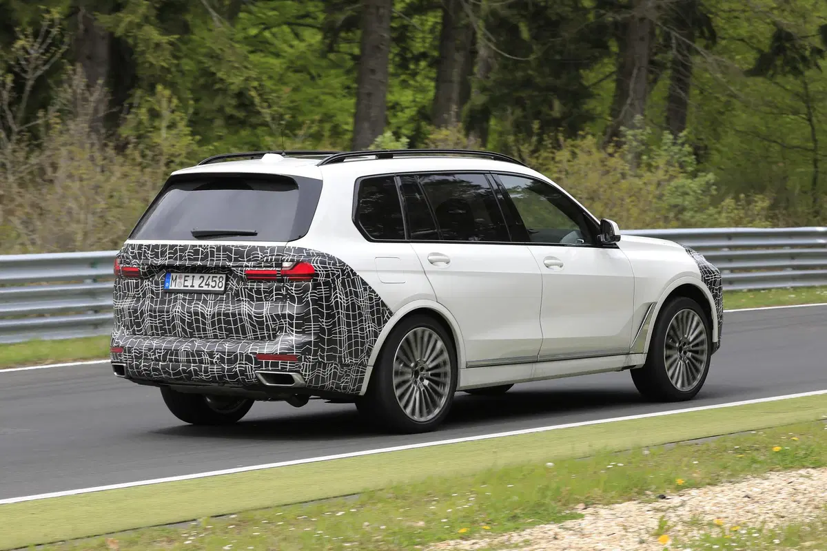 BMW X7 restyling, le foto spia  (18)