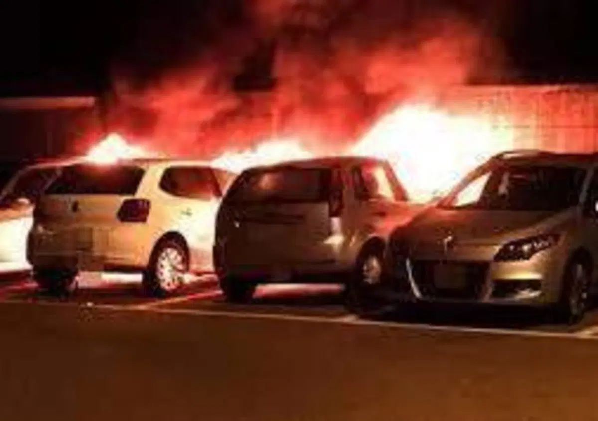 Menaggio (Como), l'uomo che incendi&ograve; quattro auto andr&agrave; a processo