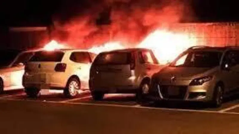 Menaggio (Como), l'uomo che incendi&ograve; quattro auto andr&agrave; a processo