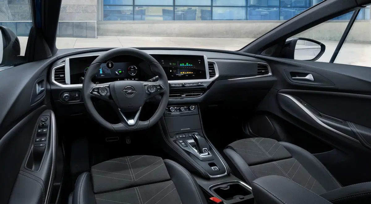 Opel Grandland, tolti i veli al restyling (6)