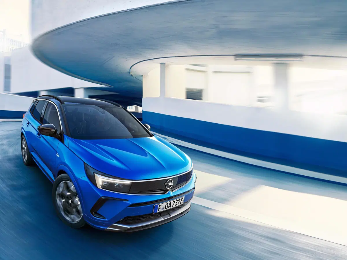 Opel Grandland, tolti i veli al restyling (13)