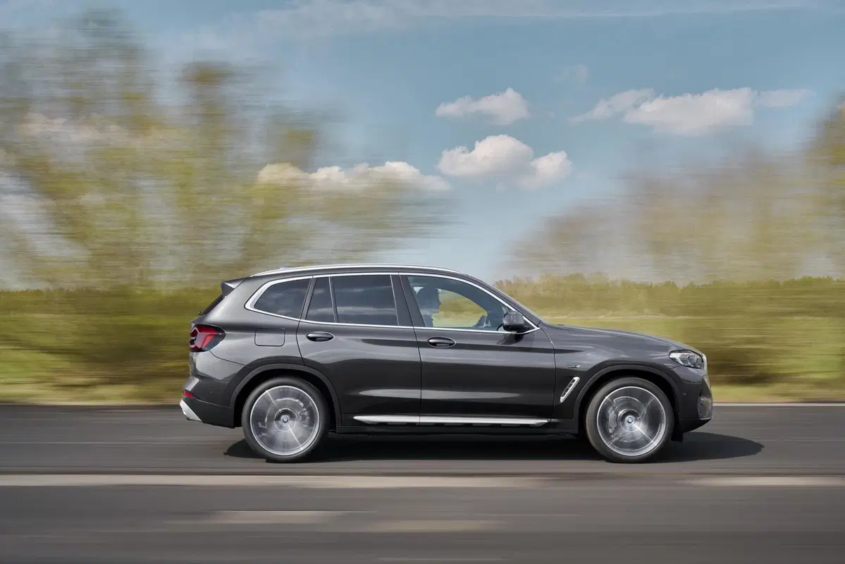 BMW X3 e X4 Restyling 2022: Stile aggiornato, nuova tecnologia e interni rivisti (3)