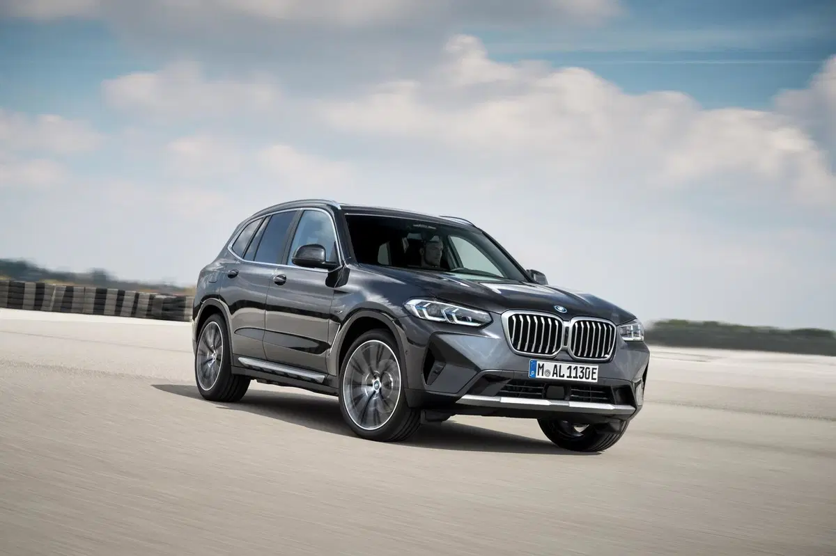 BMW X3 e X4 Restyling 2022: Stile aggiornato, nuova tecnologia e interni rivisti (4)