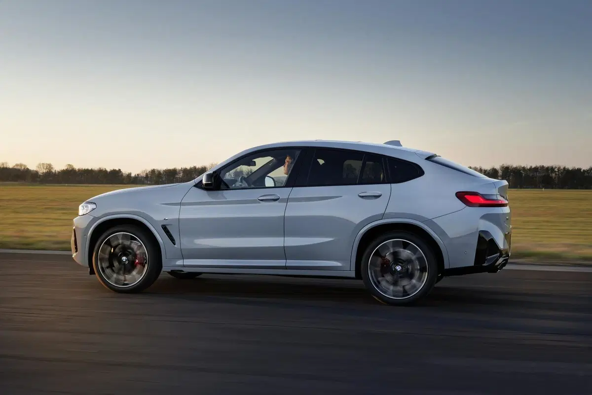 BMW X3 e X4 Restyling 2022: Stile aggiornato, nuova tecnologia e interni rivisti (11)