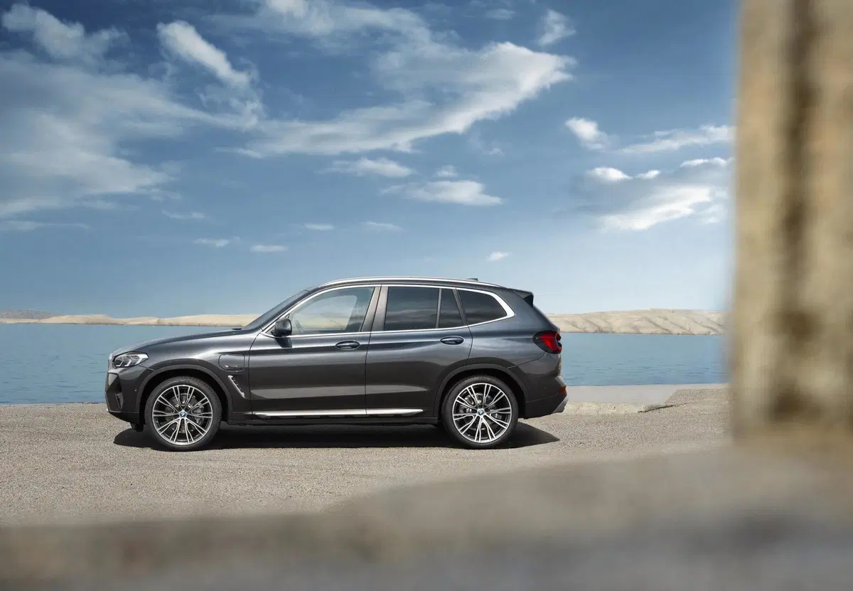 BMW X3 e X4 Restyling 2022: Stile aggiornato, nuova tecnologia e interni rivisti (32)