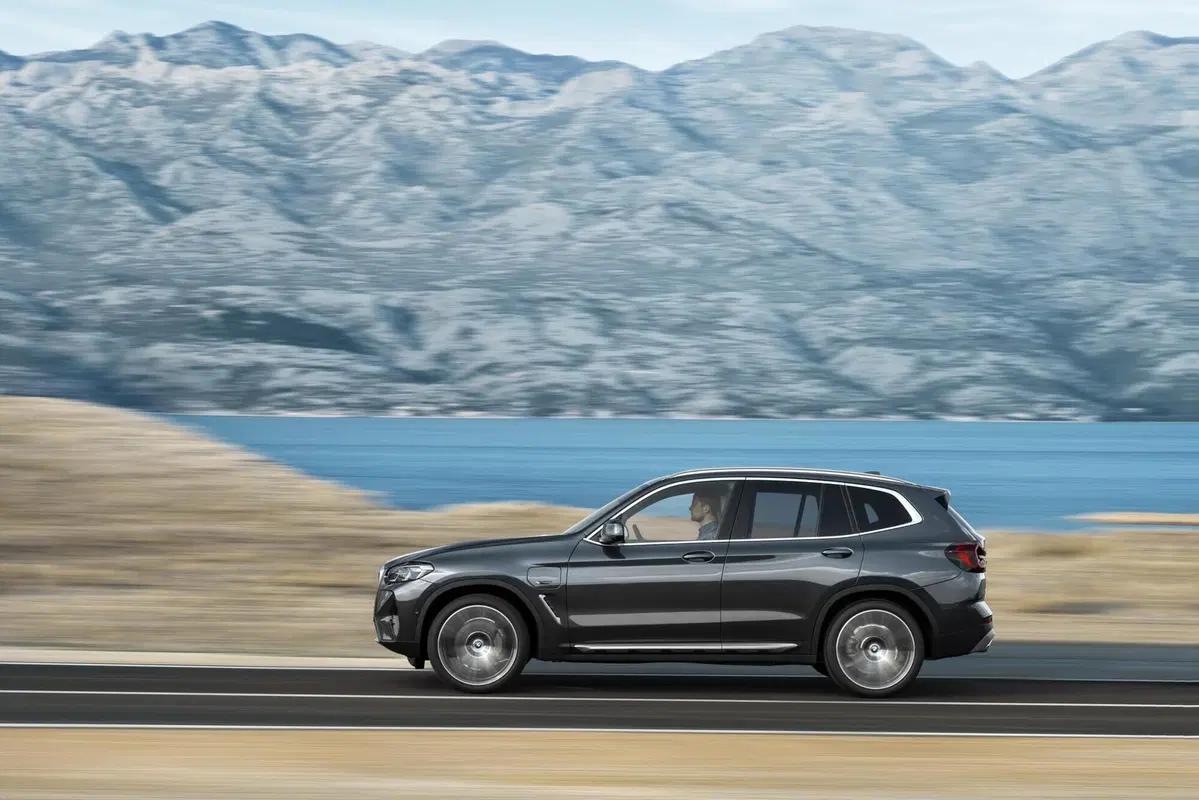 BMW X3 e X4 Restyling 2022: Stile aggiornato, nuova tecnologia e interni rivisti (30)