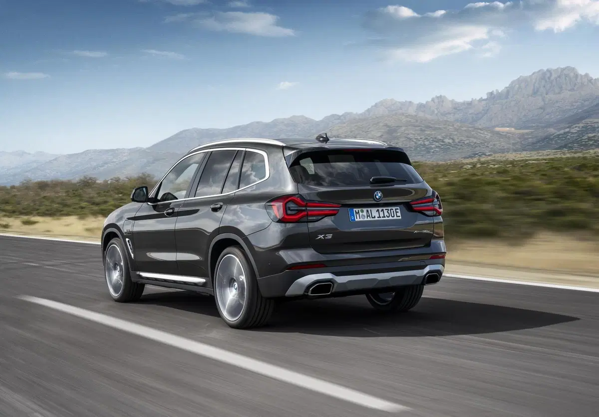 BMW X3 e X4 Restyling 2022: Stile aggiornato, nuova tecnologia e interni rivisti (38)