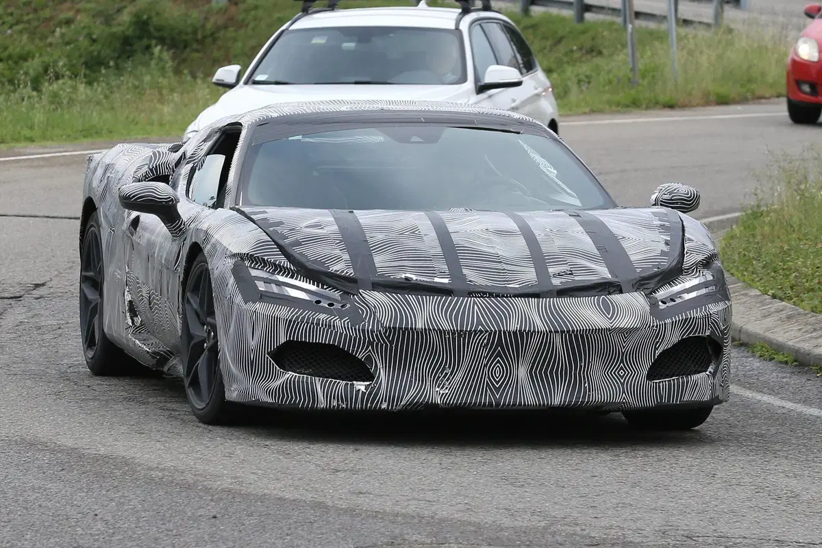 Ferrari, le foto spia della V6 ibrida (2)