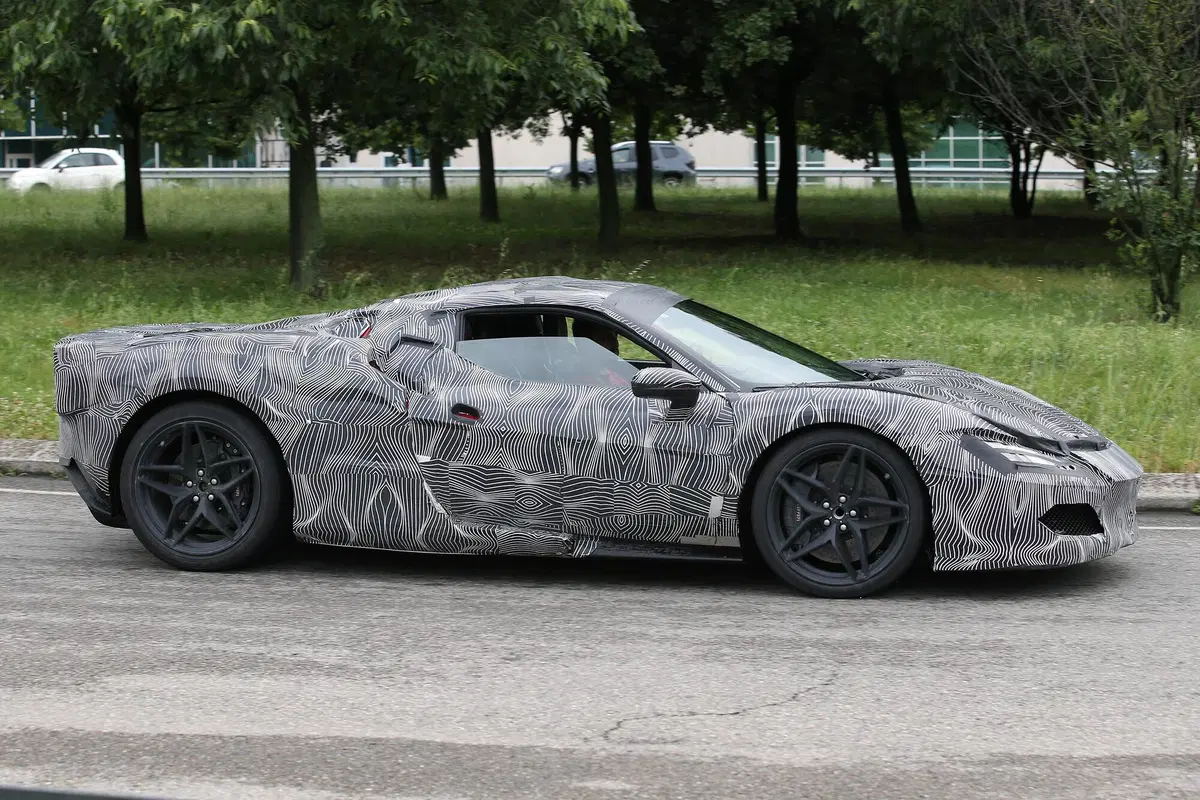 Ferrari, le foto spia della V6 ibrida (3)