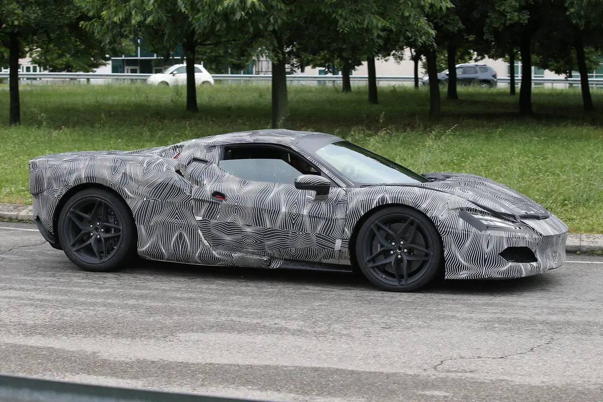 Ferrari, le foto spia della V6 ibrida (4)