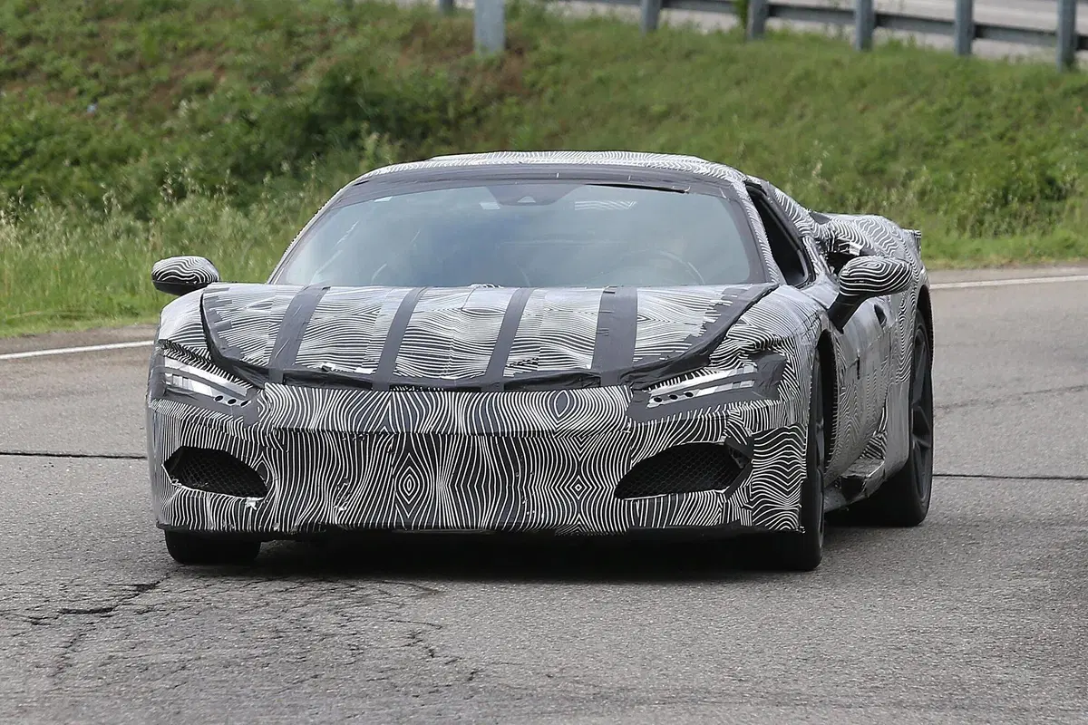 Ferrari, le foto spia della V6 ibrida (6)