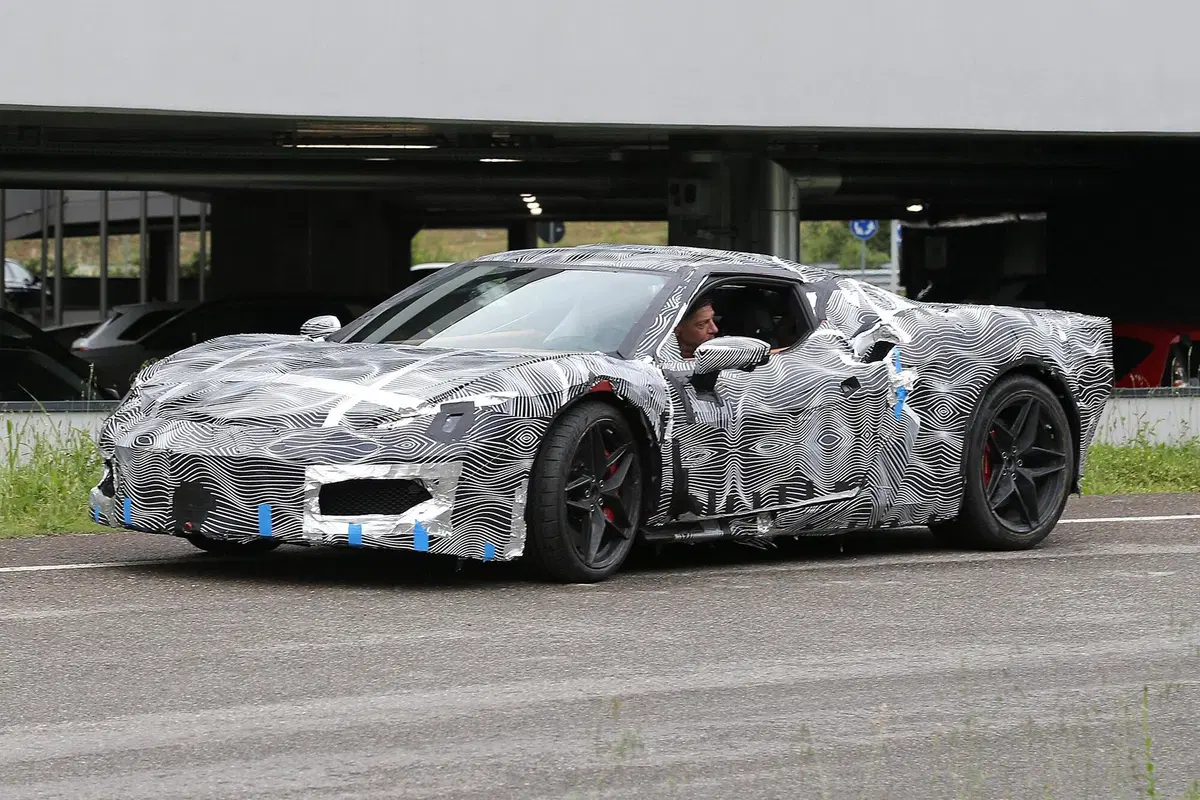Ferrari, le foto spia della V6 ibrida (7)