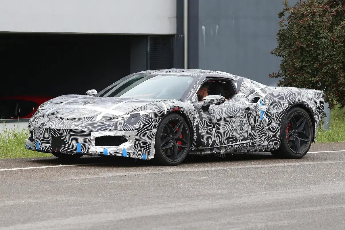 Ferrari, le foto spia della V6 ibrida (10)