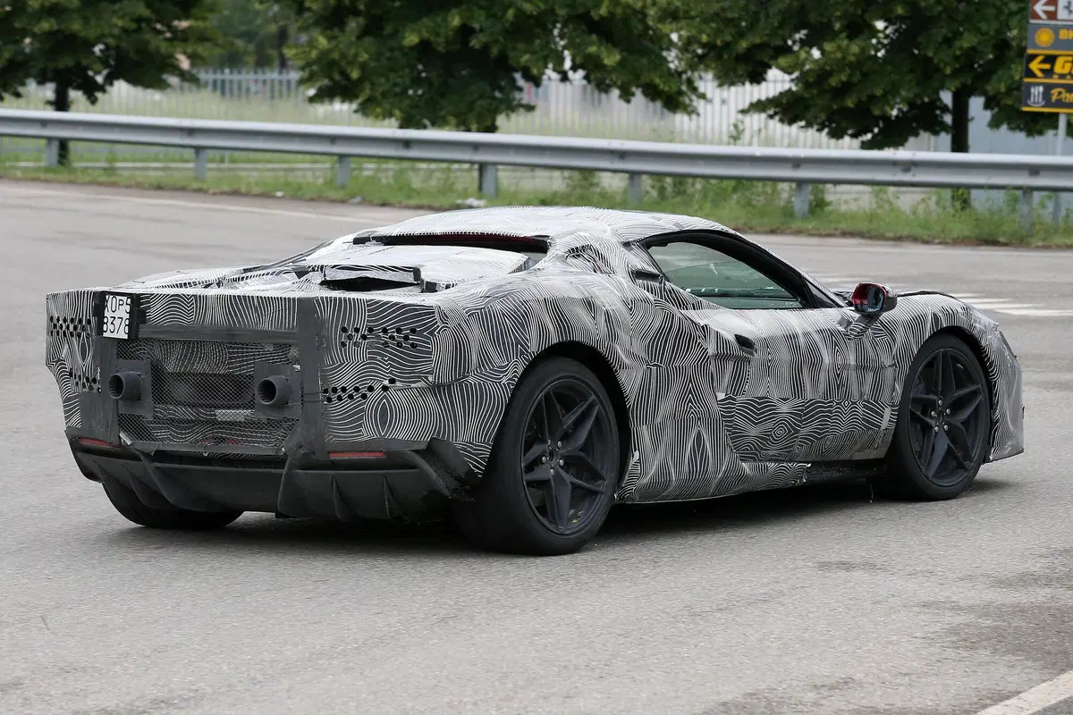 Ferrari, le foto spia della V6 ibrida (11)