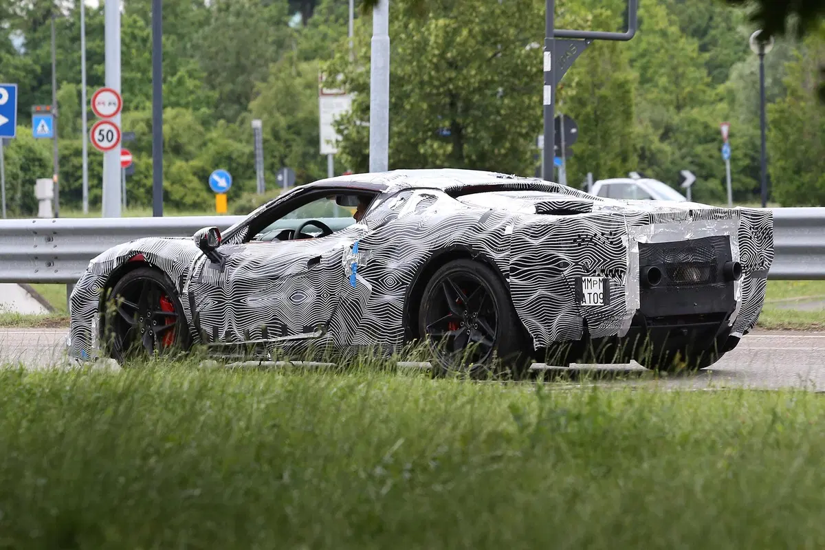 Ferrari, le foto spia della V6 ibrida (12)