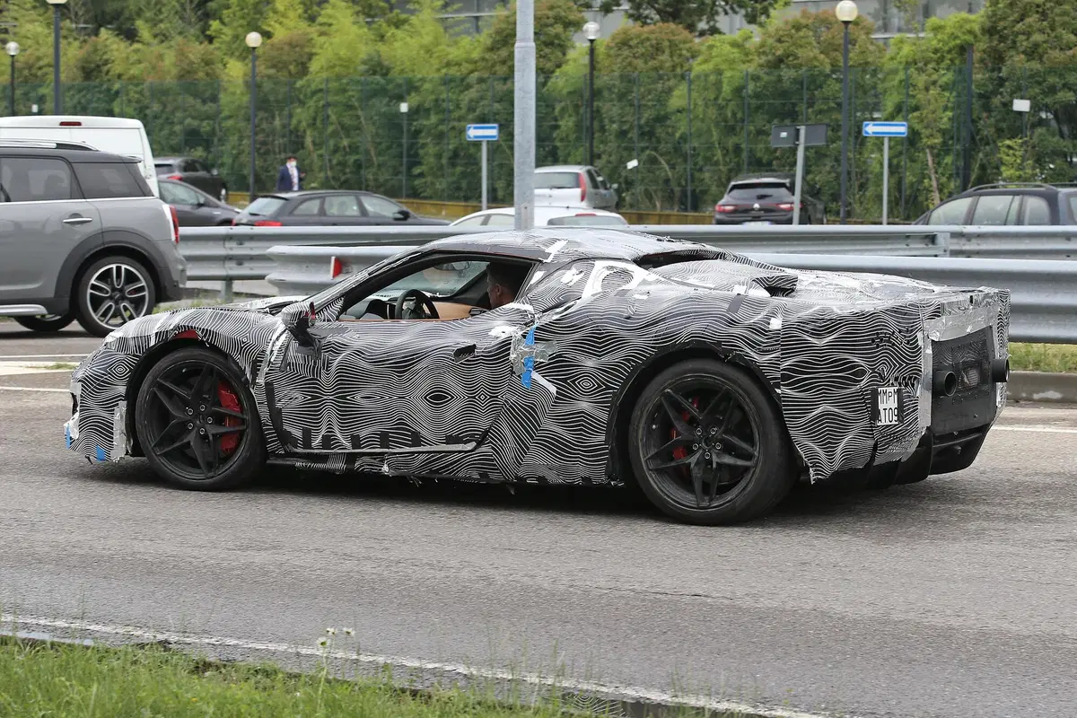 Ferrari, le foto spia della V6 ibrida (14)
