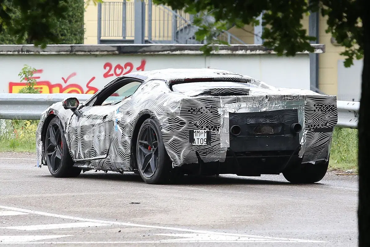 Ferrari, le foto spia della V6 ibrida (15)