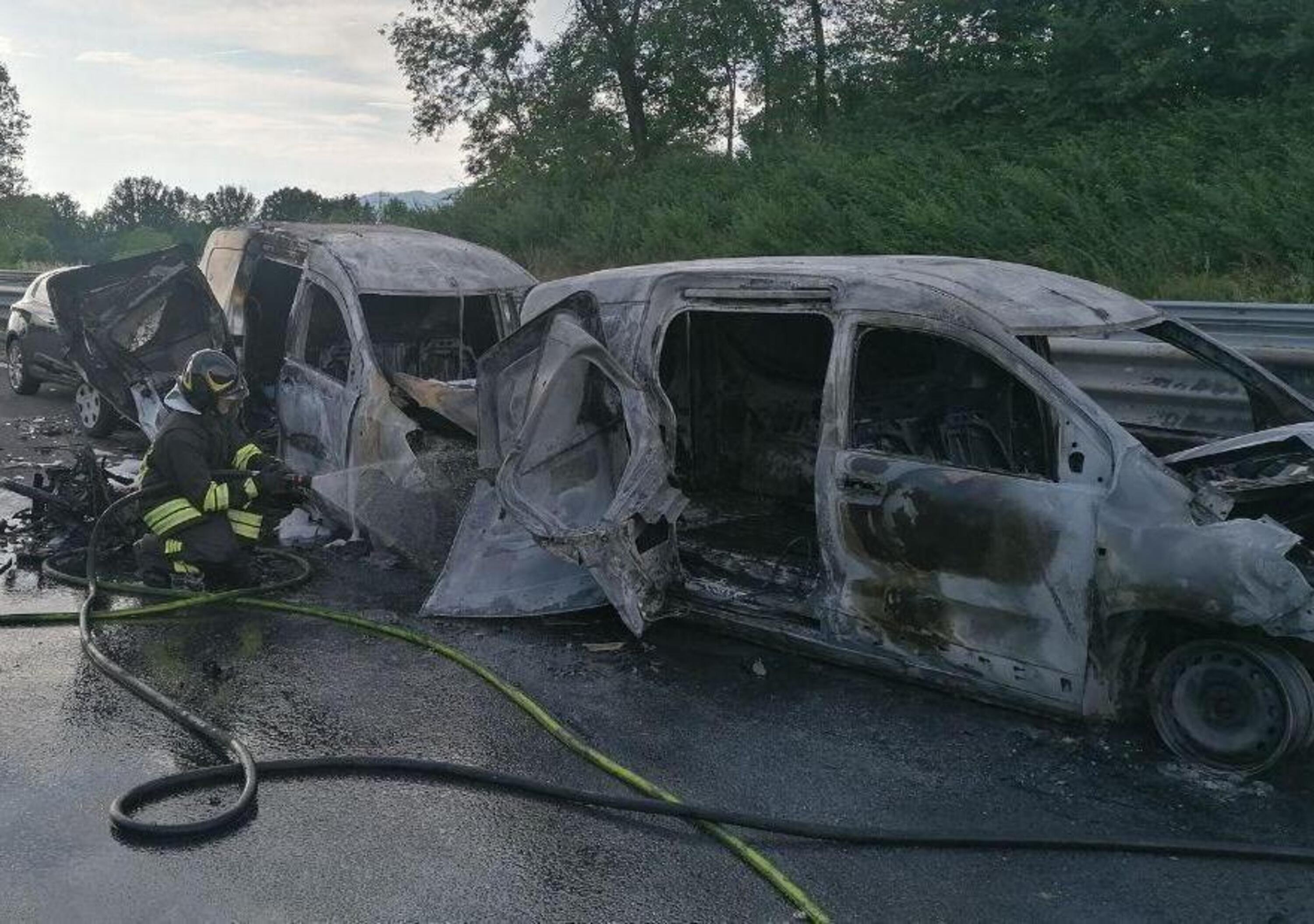 Brescia: maxi-tamponamento sulla A4. Due auto in fiamme