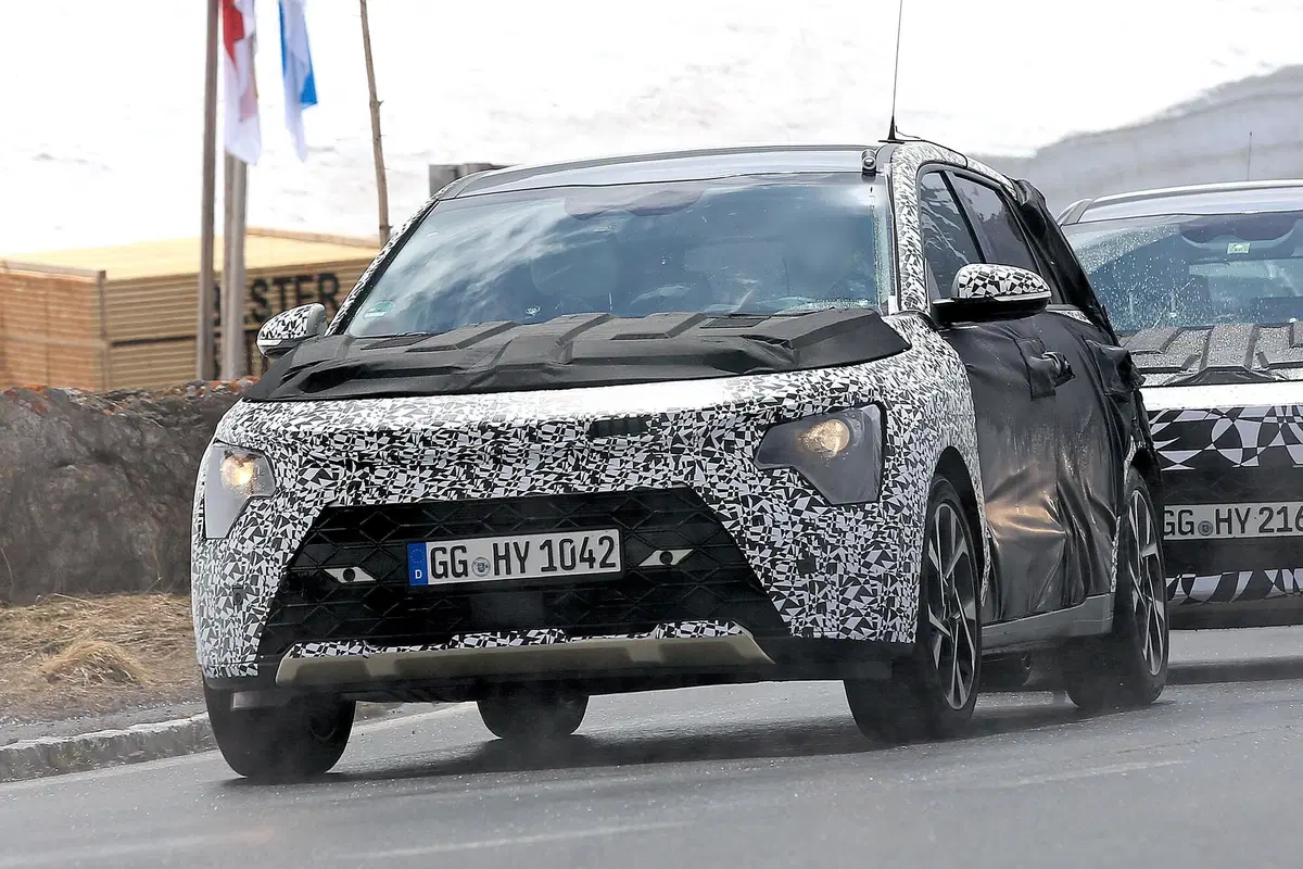 Kia Niro, le foto spia della nuova generazione (3)