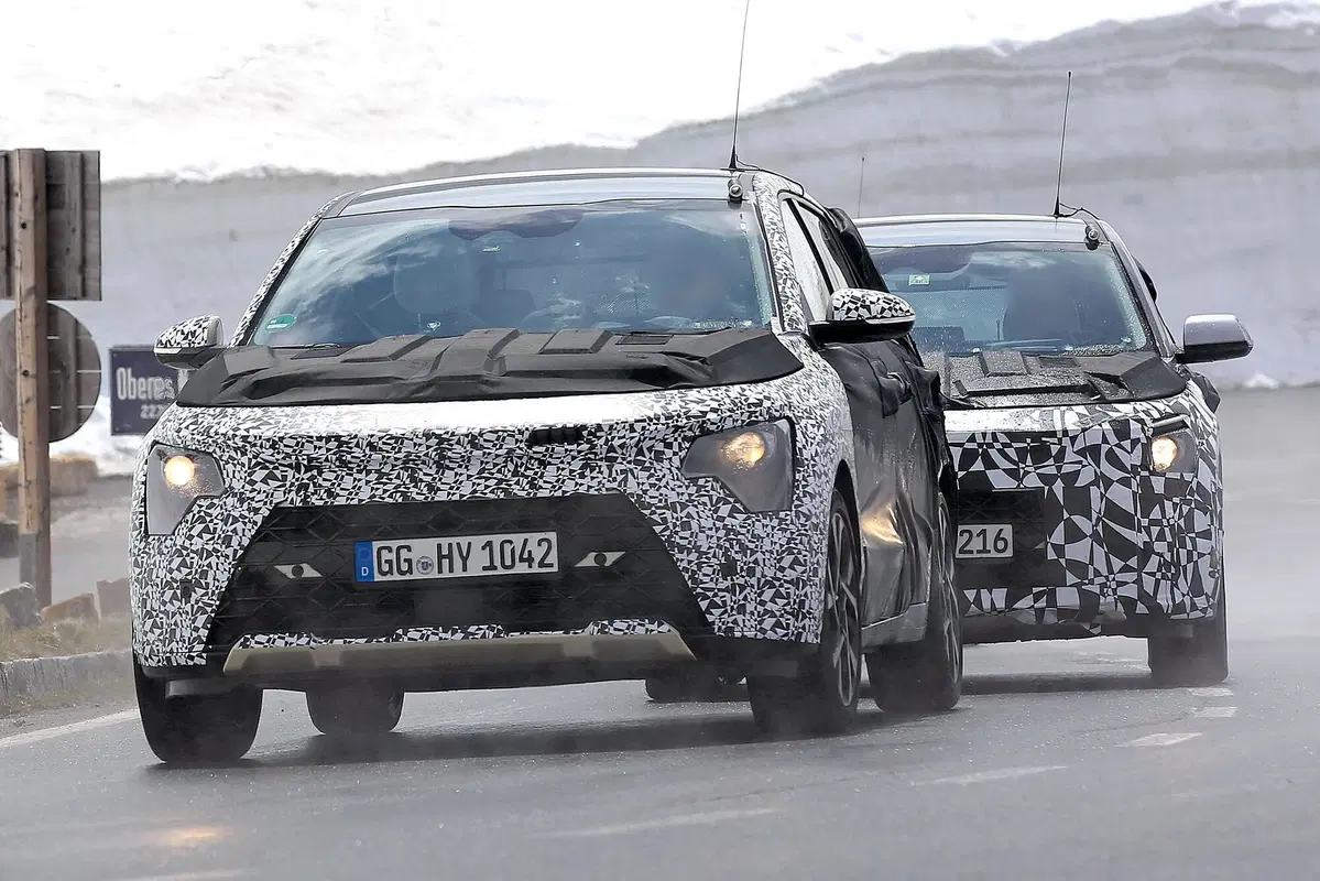Kia Niro, le foto spia della nuova generazione (4)