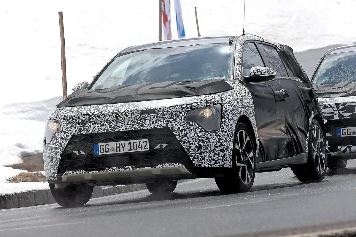 Kia Niro, le foto spia della nuova generazione (5)