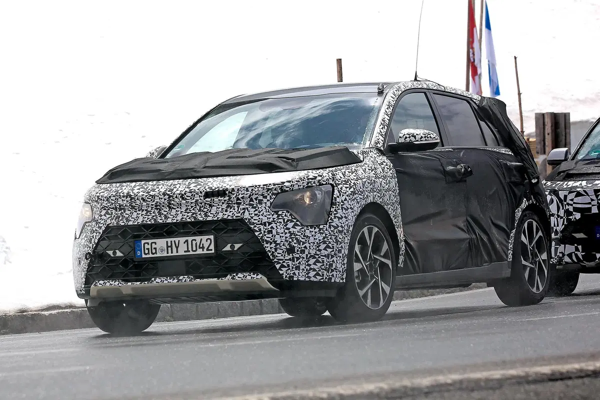Kia Niro, le foto spia della nuova generazione (6)