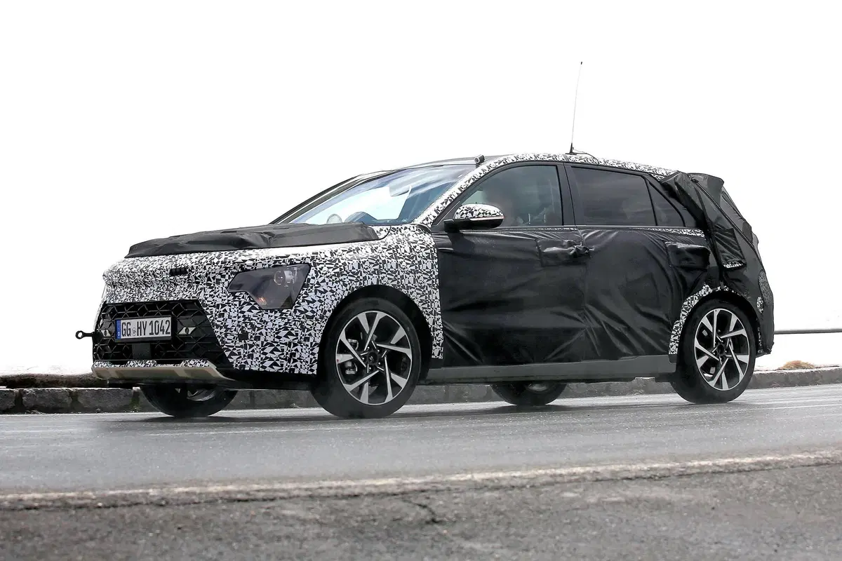 Kia Niro, le foto spia della nuova generazione (7)