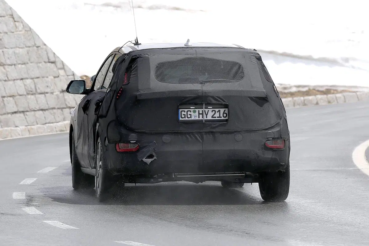 Kia Niro, le foto spia della nuova generazione (11)