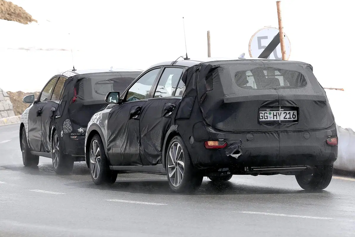 Kia Niro, le foto spia della nuova generazione (13)