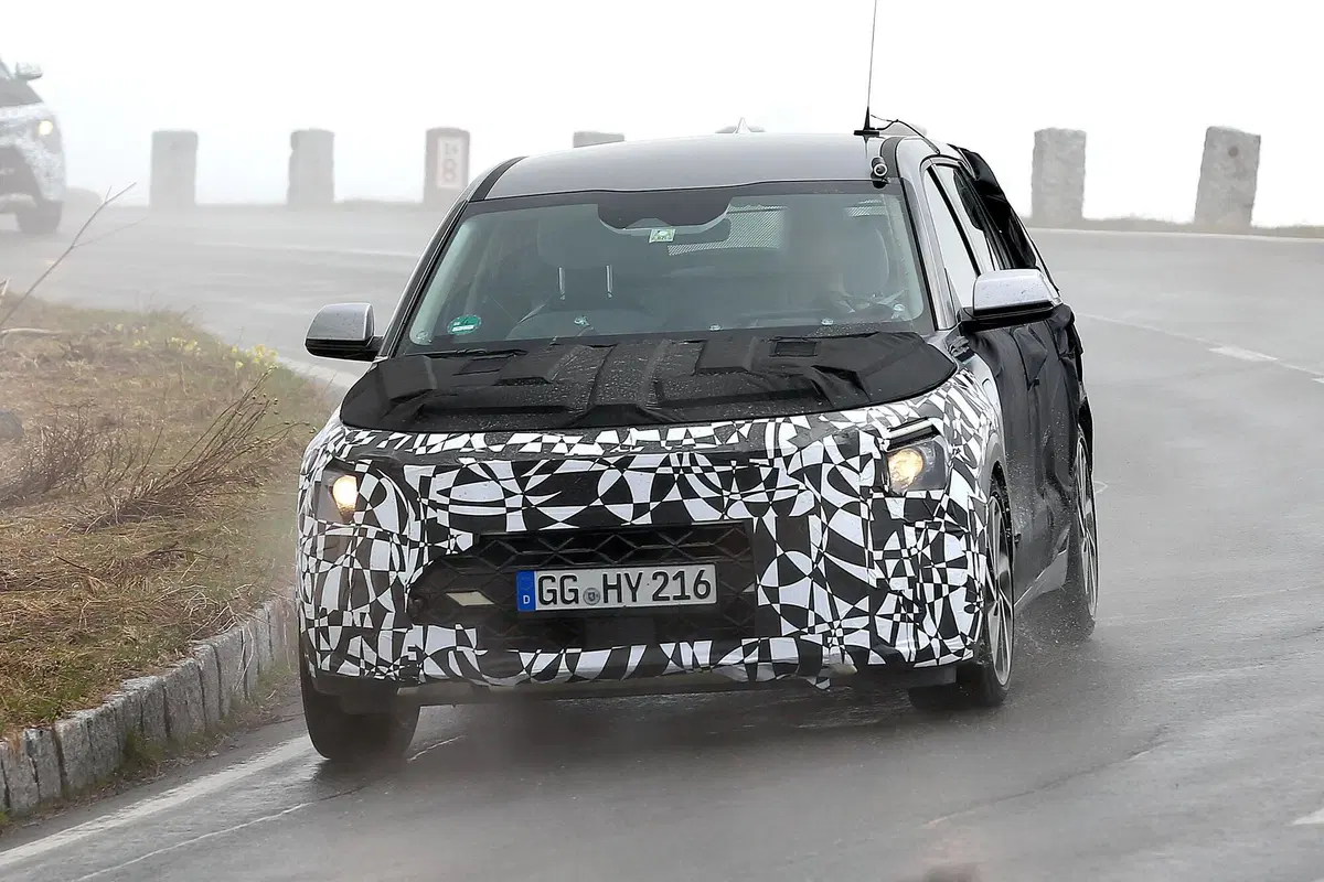 Kia Niro, le foto spia della nuova generazione (14)