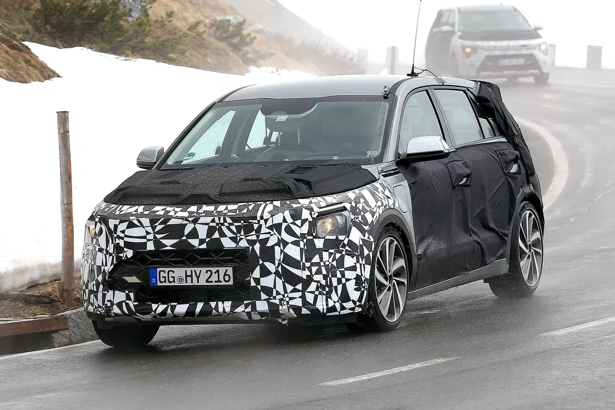 Kia Niro, le foto spia della nuova generazione (15)
