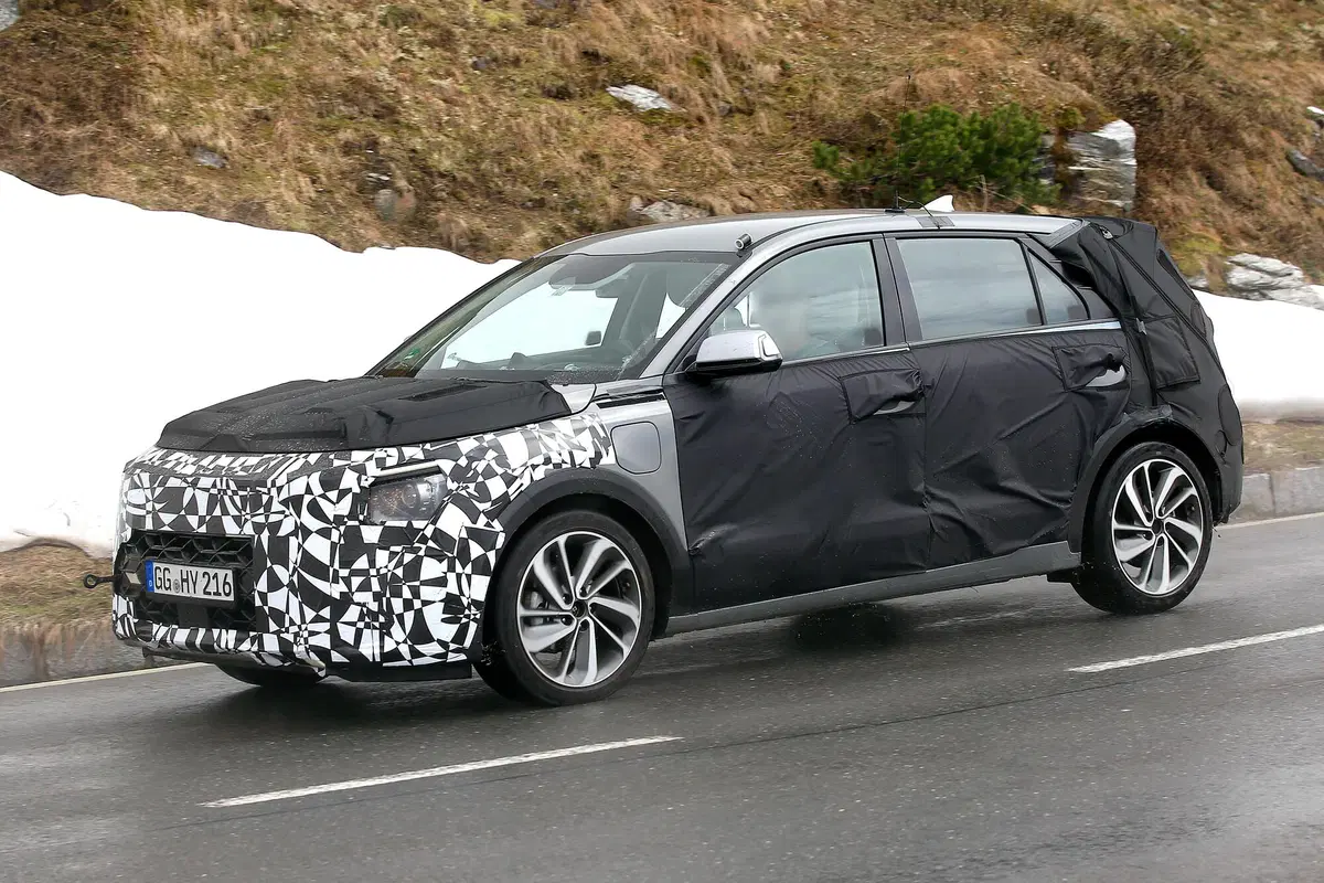 Kia Niro, le foto spia della nuova generazione (18)