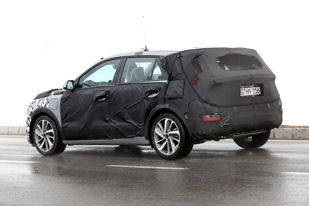 Kia Niro, le foto spia della nuova generazione (19)