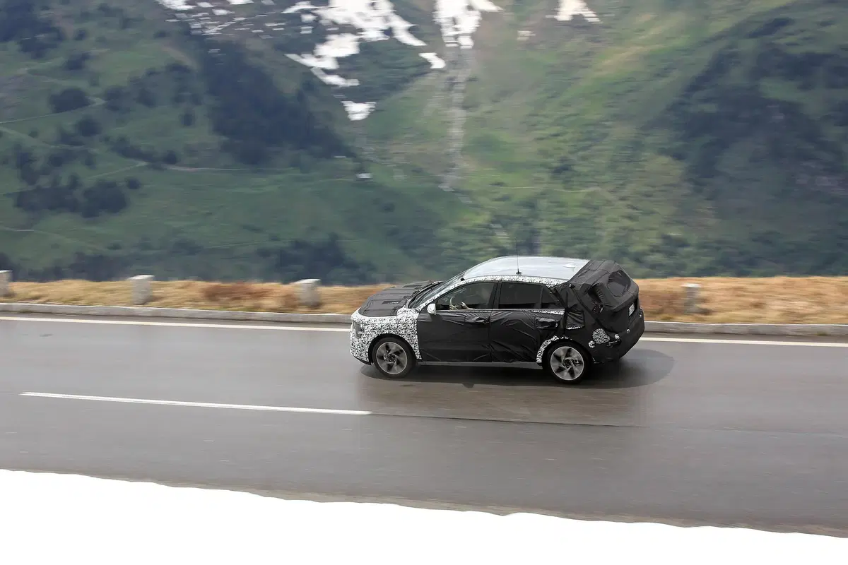 Kia Niro, le foto spia della nuova generazione (21)