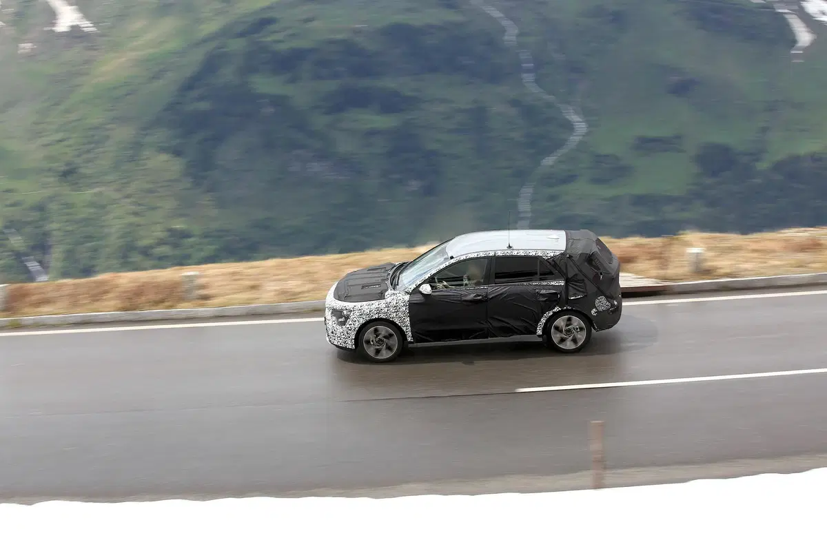 Kia Niro, le foto spia della nuova generazione (22)