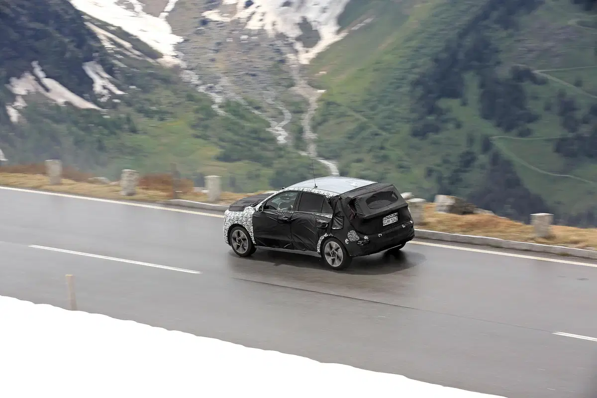 Kia Niro, le foto spia della nuova generazione (23)
