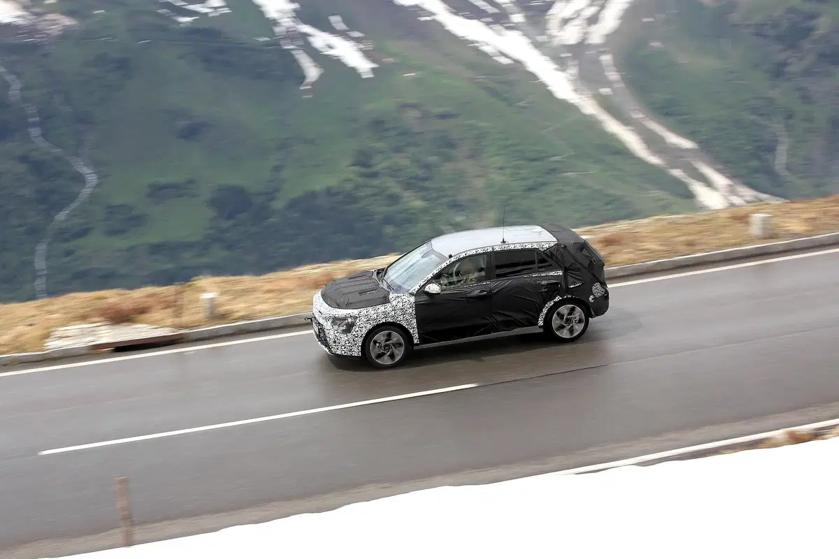 Kia Niro, le foto spia della nuova generazione (26)