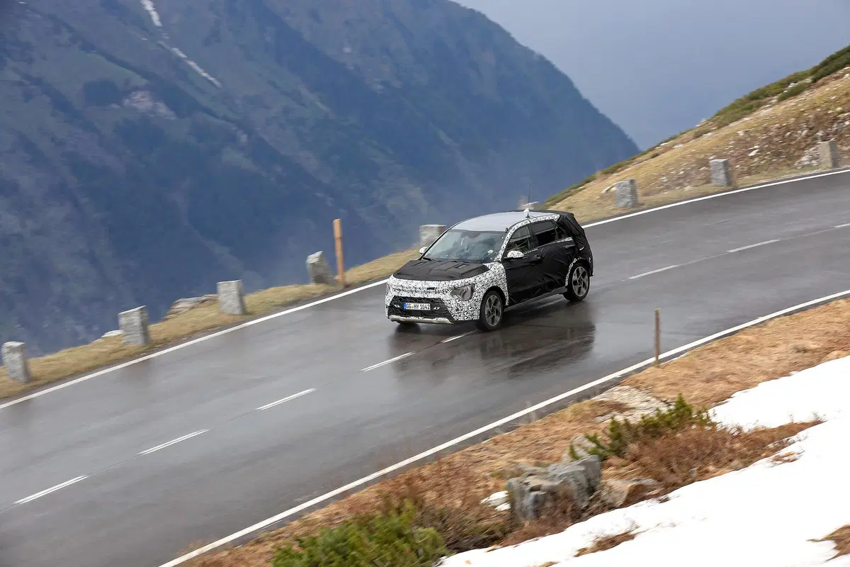 Kia Niro, le foto spia della nuova generazione (27)