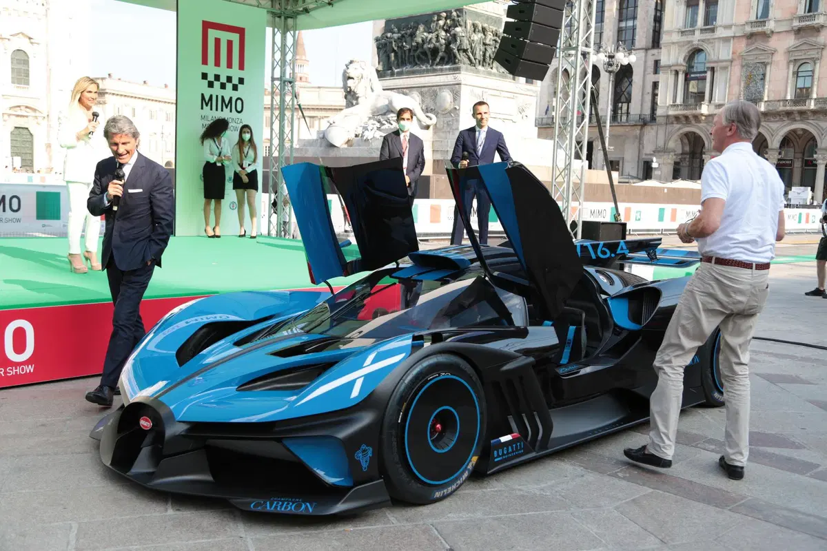 MiMo invade Milano con auto protagoniste come non mai di piazza Duomo e centro: la cronaca e le Top-car del Day1 [video e gallery] (3)