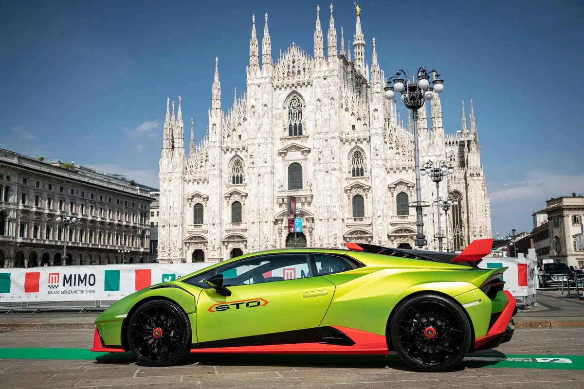 MiMo invade Milano con auto protagoniste come non mai di piazza Duomo e centro: la cronaca e le Top-car del Day1 [video e gallery] (8)